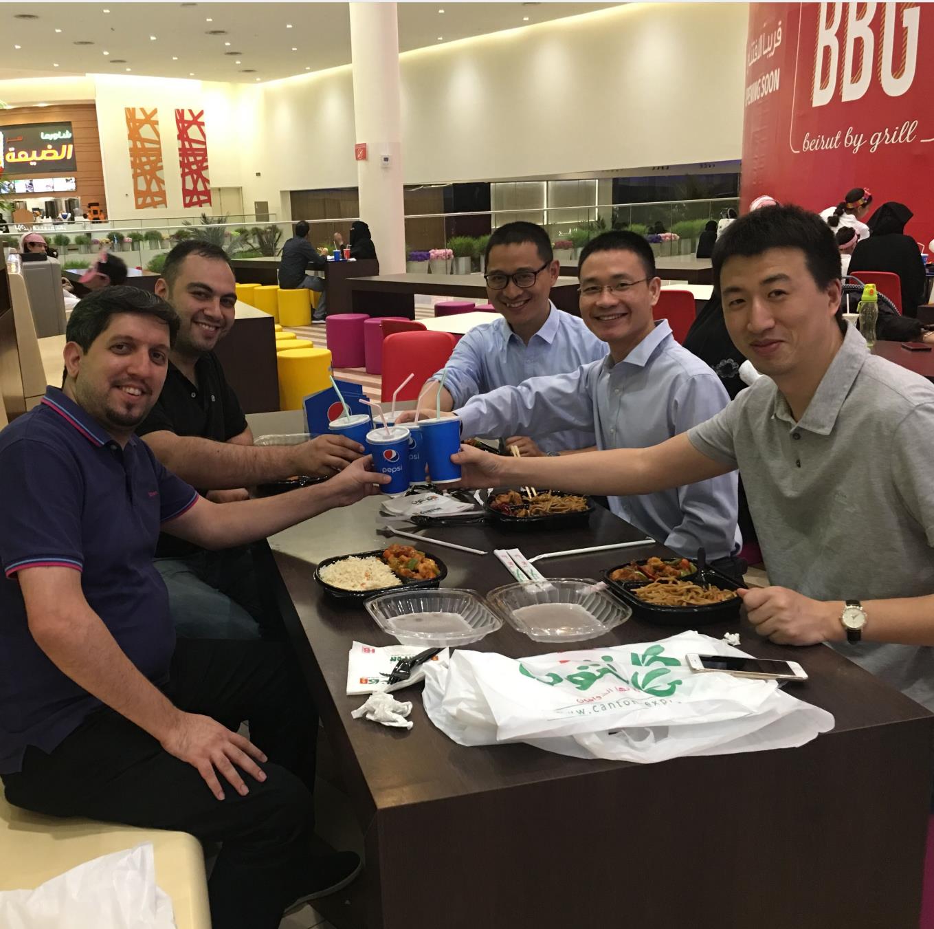 Saudi Arabia buyers dine together